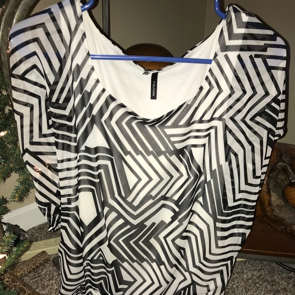 Beautiful blouse - Picture 3 of 4